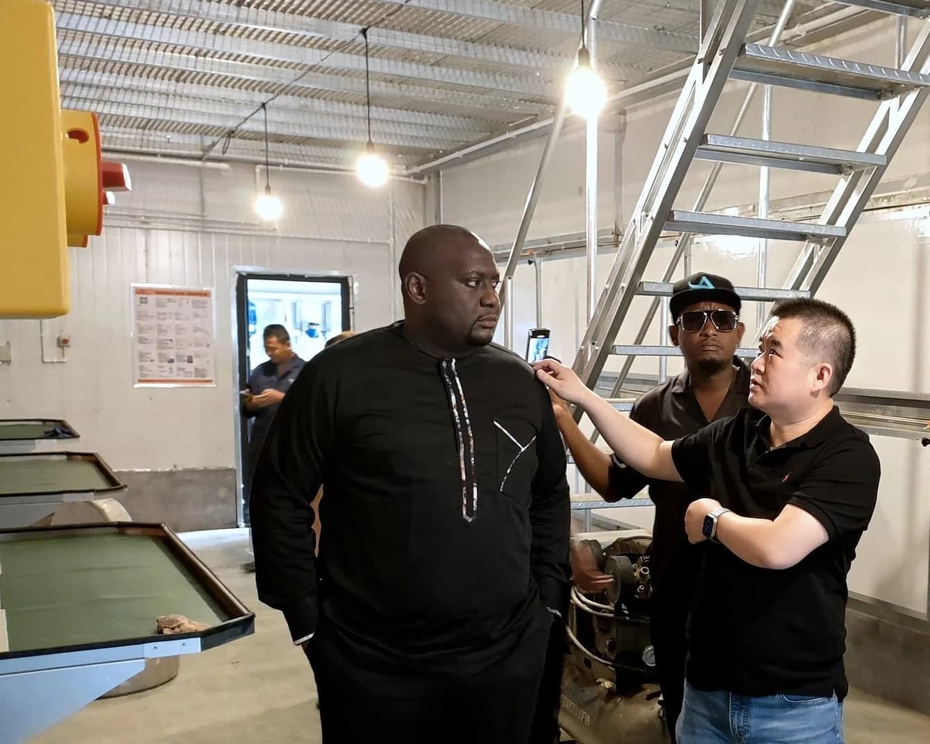 Ismaël Désiré Bigot 于2024年在中国考察工业项目。